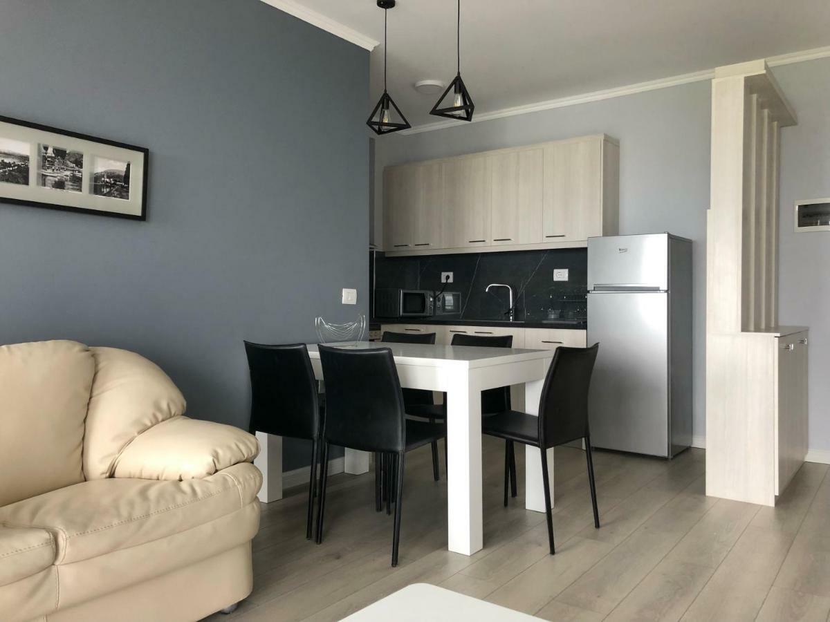 Llakmani Apartment Поградец Экстерьер фото